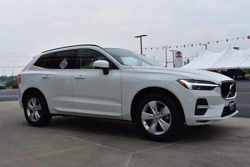 2022 Volvo XC60 B5 Momentum