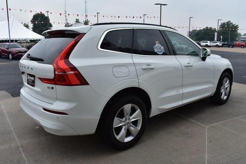 2022 Volvo XC60 B5 Momentum
