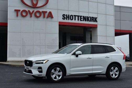 2022 Volvo XC60 B5 Momentum