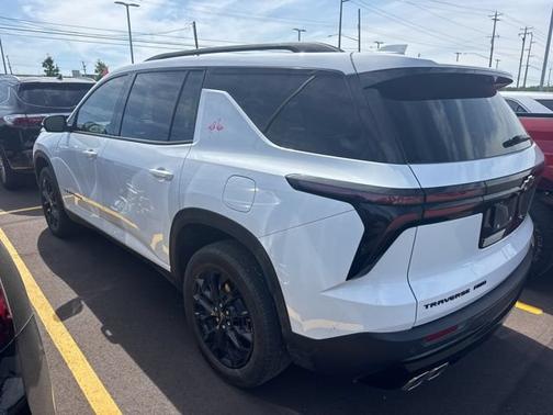 Summit White 2024 Chevrolet Traverse LT