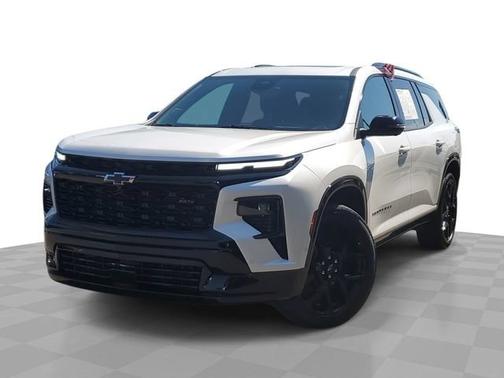 Iridescent Pearl Tricoat 2024 Chevrolet Traverse RS