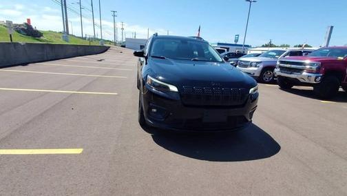 Diamond Black Crystal Pearlcoat 2020 Jeep Cherokee Altitude FWD