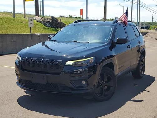 Diamond Black Crystal Pearlcoat 2020 Jeep Cherokee Altitude FWD