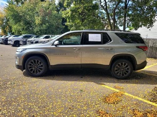Sterling Gray Metallic 2023 Chevrolet Traverse RS