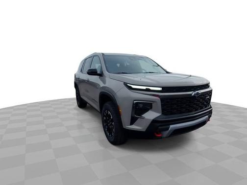 Sandstone Gray 2026 Chevrolet Traverse Z71