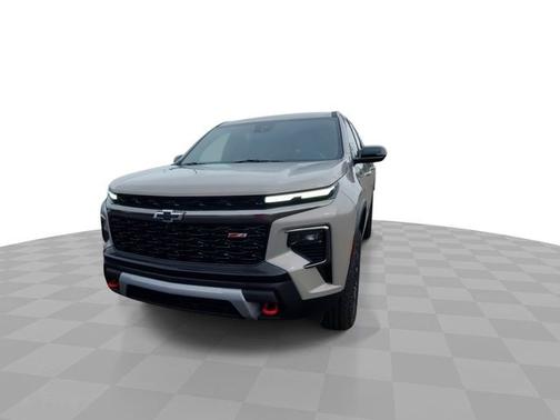 Sandstone Gray 2026 Chevrolet Traverse Z71