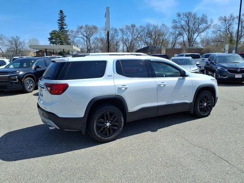 White Frost Tri-Coat 2017 GMC Acadia SLT-1