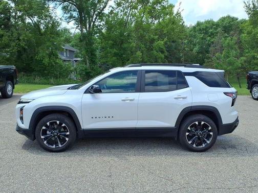 Iridescent Pearl Tricoat 2025 Chevrolet Equinox RS