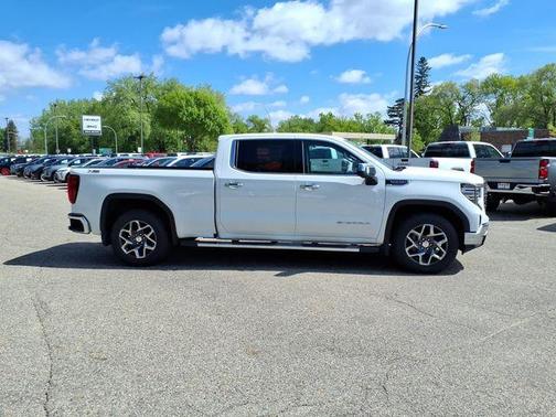 Summit White 2022 GMC Sierra 1500 SLT