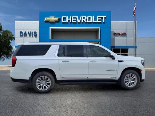 White Frost Tricoat 2023 GMC Yukon XL Denali