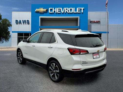 Iridescent Pearl Tricoat 2024 Chevrolet Equinox Premier