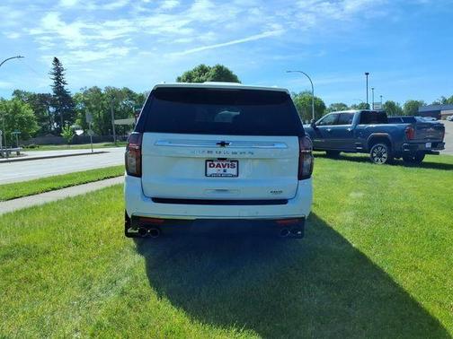 Summit White 2023 Chevrolet Suburban High Country