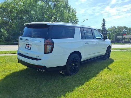 Summit White 2023 Chevrolet Suburban High Country