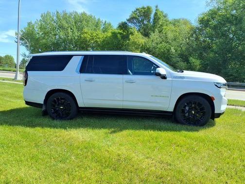 Summit White 2023 Chevrolet Suburban High Country