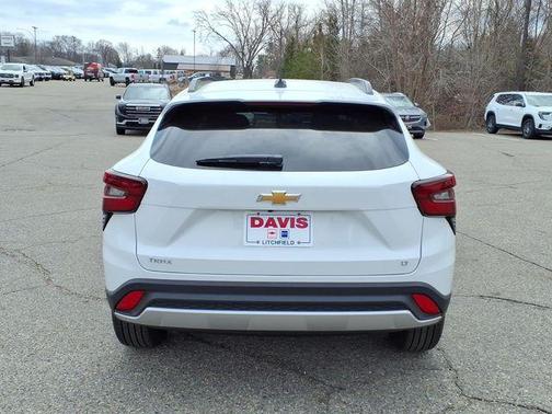 Summit White 2026 Chevrolet Trax LT