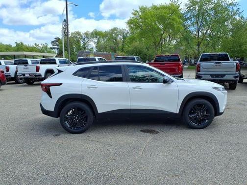 Summit White 2025 Chevrolet Trax ACTIV