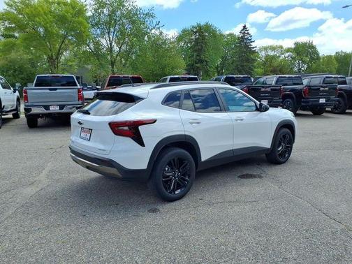 Summit White 2025 Chevrolet Trax ACTIV