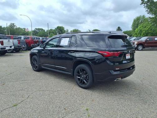 Mosaic Black Metallic 2022 Chevrolet Traverse Premier