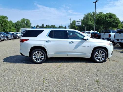 Iridescent Pearl Tricoat 2018 Chevrolet Traverse High Country