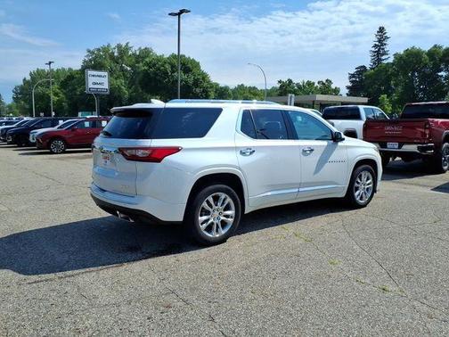 Iridescent Pearl Tricoat 2018 Chevrolet Traverse High Country