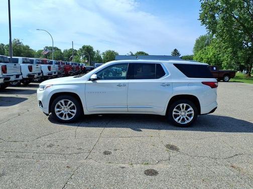 Iridescent Pearl Tricoat 2018 Chevrolet Traverse High Country