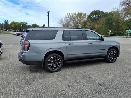2023 Chevrolet Suburban RST