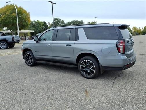 2023 Chevrolet Suburban RST
