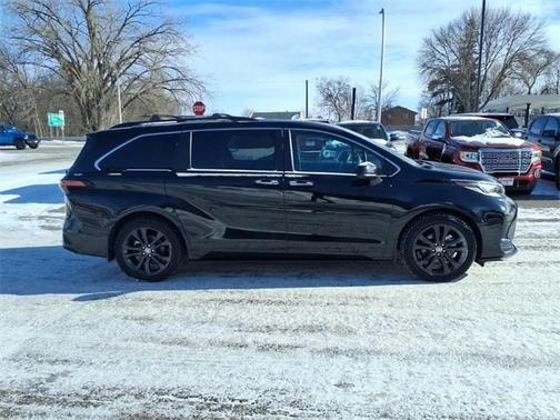 2022 Toyota Sienna XSE 7 Passenger