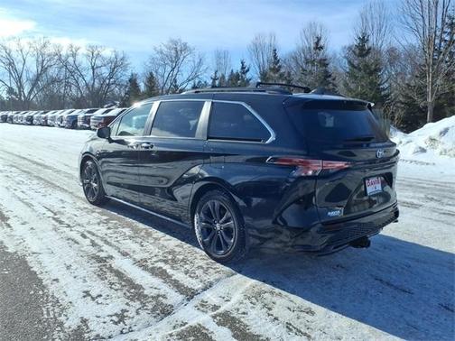 2022 Toyota Sienna XSE 7 Passenger