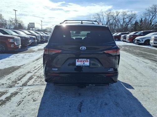 2022 Toyota Sienna XSE 7 Passenger