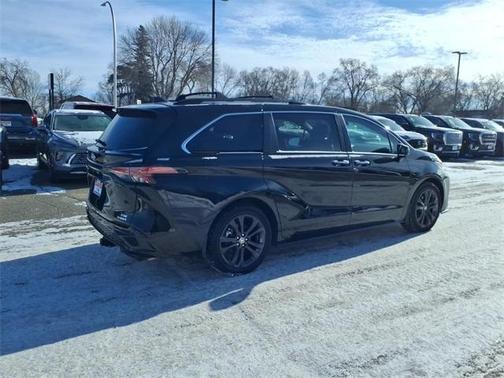 2022 Toyota Sienna XSE 7 Passenger