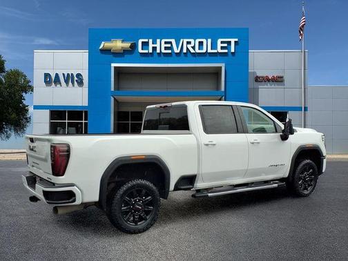 Summit White 2024 GMC Sierra 3500 AT4