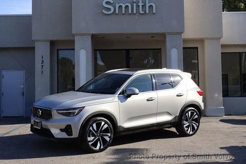 2025 Volvo XC40 B5 Plus Bright Theme