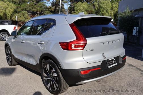 2025 Volvo XC40 B5 Plus Bright Theme