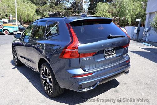 2023 Volvo XC60 B5 FWD Plus Dark