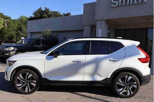 2025 Volvo XC40 Plus