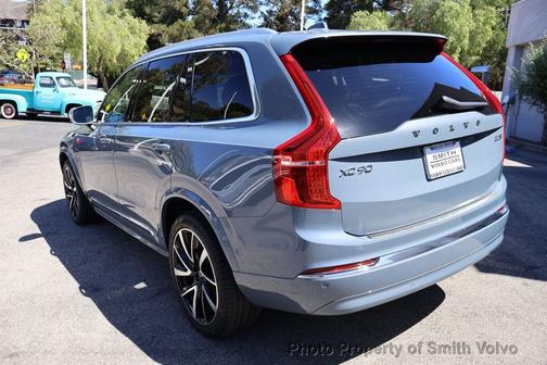 2023 Volvo XC90 B5 AWD Plus