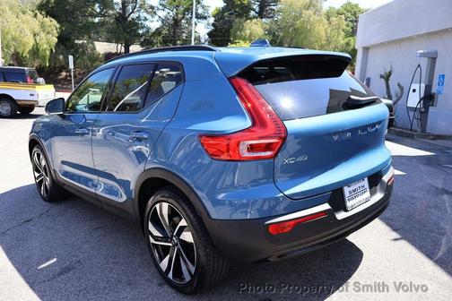 2024 Volvo XC40 B5 Plus Dark