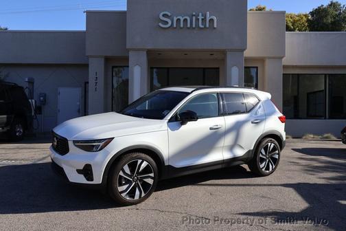 2025 Volvo XC40 B5 Plus Dark Theme