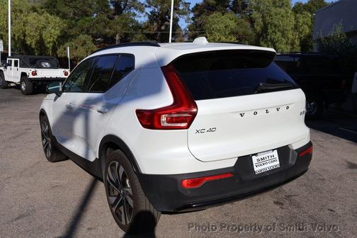 2025 Volvo XC40 B5 Plus Dark Theme