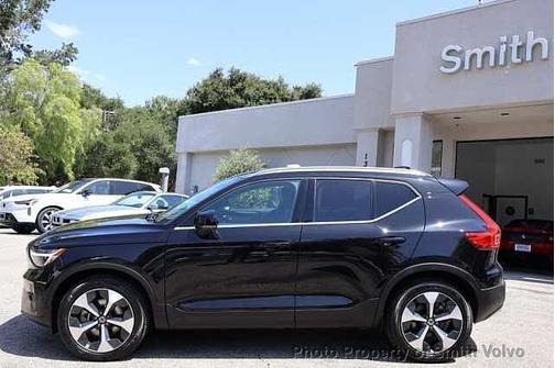 Onyx Black 2025 Volvo XC40 Plus
