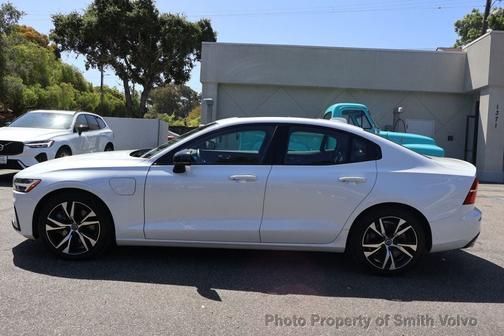 2022 Volvo S60 Recharge Plug-In Hybrid eAWD R Design Expression