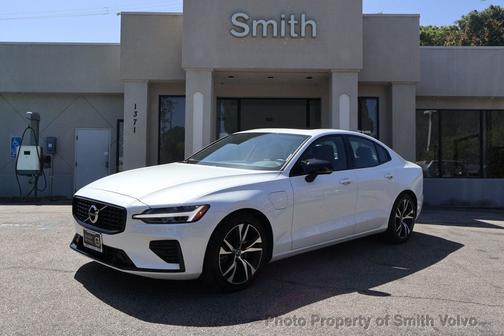 2022 Volvo S60 Recharge Plug-In Hybrid eAWD R Design Expression