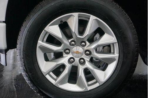 Summit White 2026 Chevrolet Silverado 1500 Custom