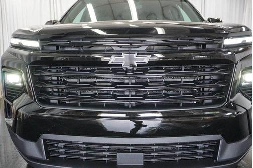Mosaic Black Metallic 2026 Chevrolet Traverse LT