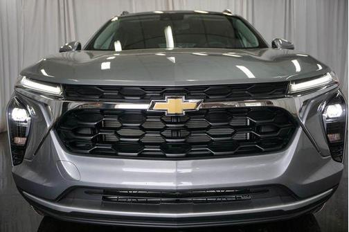Sterling Gray Metallic 2026 Chevrolet Trax LT