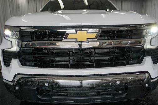 Summit White 2026 Chevrolet Silverado 1500 LT