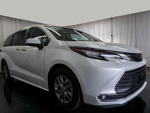 2023 Toyota Sienna XLE