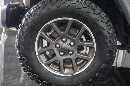 Sting-Gray Clearcoat 2021 Jeep Gladiator Overland