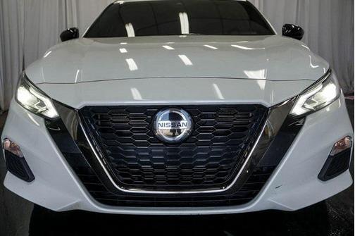 2022 Nissan Altima SR FWD